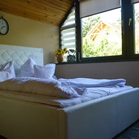 Panzio Bed & Breakfast *
