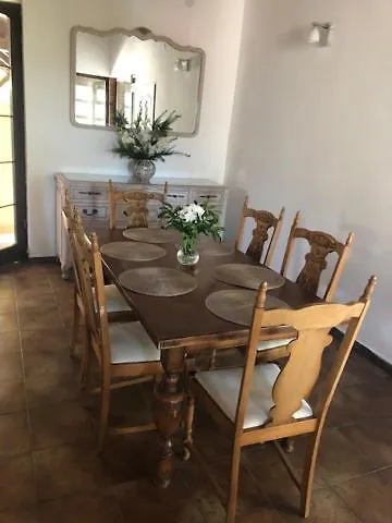 לינה וארוחת בוקר Panzio